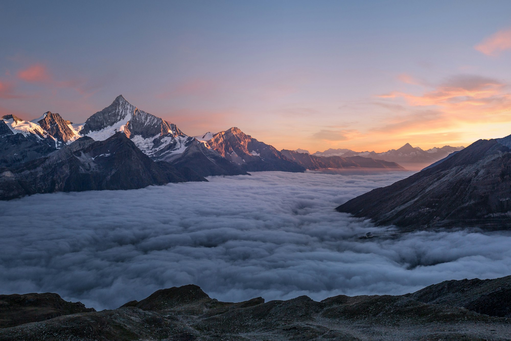 Schweizer Alpen über dem Nebelmeer